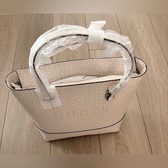 NWT GUESS Tote (Color: Stone) (Style: SE171822) (Group: Mallory) - Picture 3 of 7